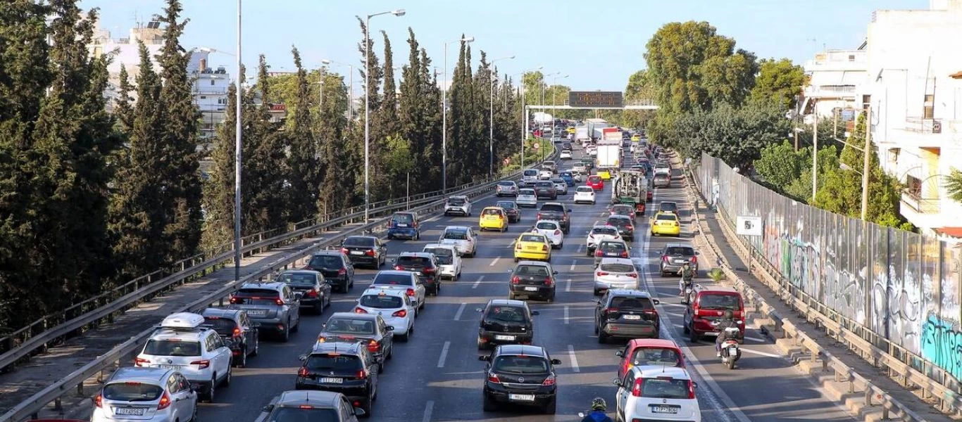 Μποτιλιάρισμα στην Αττική Οδό λόγω σύγκρουσης οχημάτων